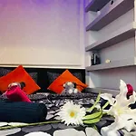 Newberry Apartment With Balcony