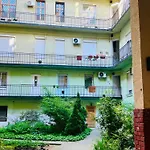 Chloe Apartment Ll