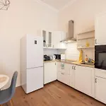 Lovely Central Apartment By Julia