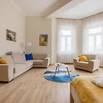 Spacious Apartment With 2 Bedrooms In Buda 2A