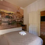 Warm & Cozy Central Home By Anna