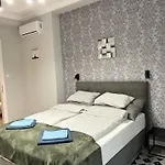 Buda Castle Serpentine Apartments