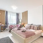 Cozy Studio At Residential Area - Free Street Parking