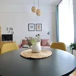 Standard Apartment By Hi5-Paulay Ede Apartment
