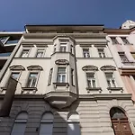 Relaxing Spacious Balcony Super Central Near Opera