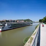Cityscape Budget Apartments Corvinus