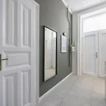 Charming & Cozy Central Elizabeth Apartment