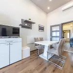 Eagle-Eye Downtown Apartments By Souperapartments