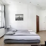 Elegant Downtown Apartment At Kiraly 39
