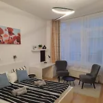 Central Belvedere Apartman