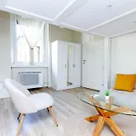 Historic Charm On Dohany Street By Newave