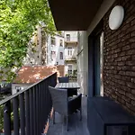 Modern Apartment With Balcony And Parking