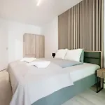 Modern Apartment With Balcony And Parking