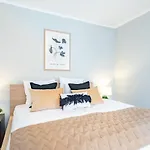 Central - Comfy - Sunny