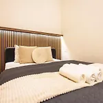 Deluxe Izabella City Center Residence With 4Bedrm, 3Bathrm