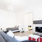 Bright & Large Apartment At Top Location