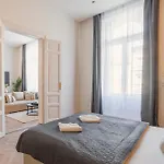 Exclusive Central 3Bedrm Stylish Residence By Prestige Homes