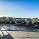 Oliver Boutique Studio - Brand New, Central, Quiet