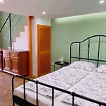 5 Downtown Vintage Apartment With Balcony