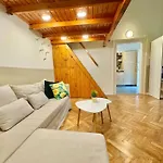 Almassy Residence-Modern Studio