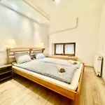 R8 Central 2Br Free Parking