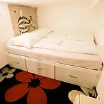 Centre Sunshine Bedroom Room Season 5