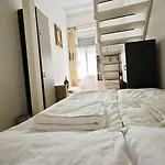Centre Sunshine Bedroom Room Season 5