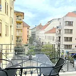 Spacious 3-Bedroom With Balcony & Free Parking
