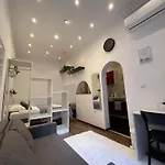 Cozy Downtown Apartment