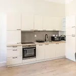 Deluxe I36 City Center Suite With 4Bedrm, 2Bathrm