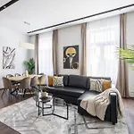Exclusive City Center Elizabeth Grand Suite W\' 3Bedrm