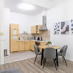 Charming City Center Suite W\' 2 Bedrms In The Gozsdu Garden