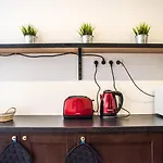 N16-Spacey, Modern Family Flat For 5
