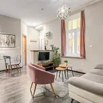 Akacfa-A13 Center 2 Bedroom Apartment