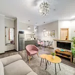 Akacfa-A13 Center 2 Bedroom Apartment
