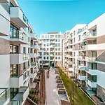 Elisabeth Residence Green With Parking