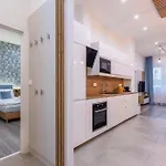 P50 Design Apartment - Hostaid