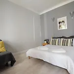 Studio Apartment By Hi5- Oktober 6 Street