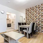 Corvin-Luxe, 3 Bedroom Apartment In City Center