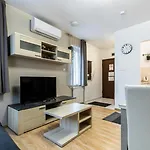 Corvin-Luxe, 3 Bedroom Apartment In City Center