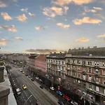 Deluxe City Center T6 Residence With Balcony