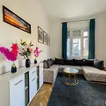 W25 Spacious 3Br Free Parking