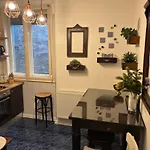Exclusive Antique Apartment Next To The Fashion Street