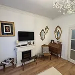 Exclusive Antique Apartment Next To The Fashion Street