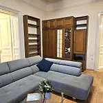 Cozy Apartment And Rooms Near Kalvin Square