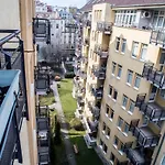 4-Room Home With Aircon And Balcony Free Parking