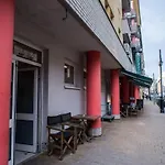 4-Room Home With Aircon And Balcony Free Parking