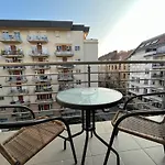 Sunny Apartment - With Parking
