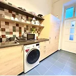 Almassy Residence-Modern Studio