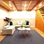 Almassy Residence-Modern Studio